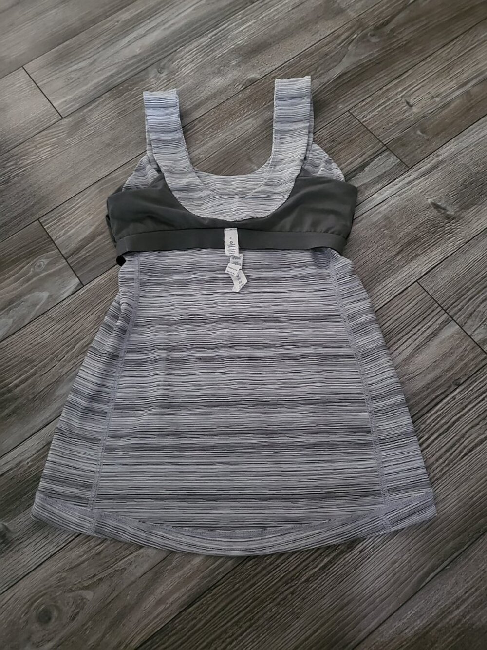 Lululemon Vintage Made in Canada Striped Gray Scoop Neck Tank Size 4 - Picture 8 of 9